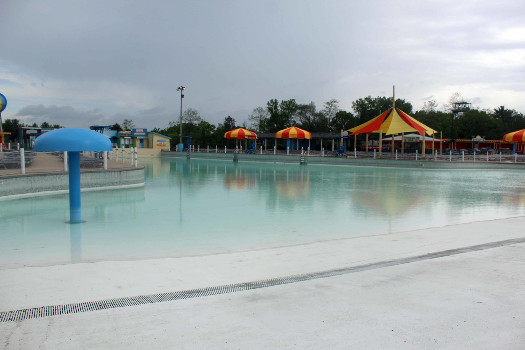 Big Kahuna wave pool at Noah's Ark in Dells 2